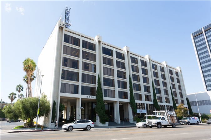 Encino Smile Care building at 15720 Ventura Blvd #300, Encino